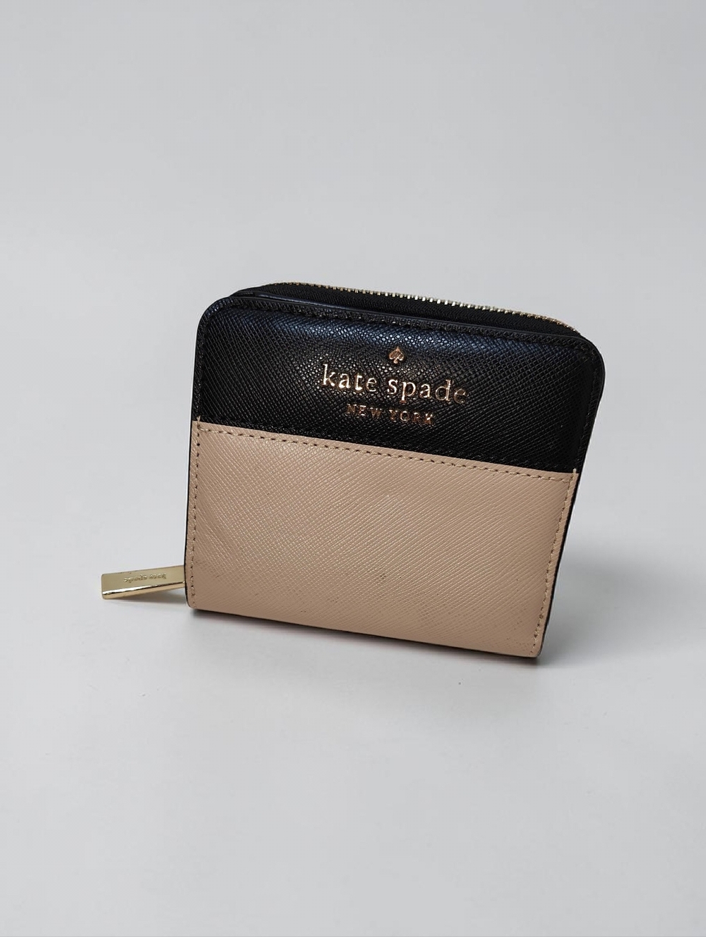 KATE SPADE Staci Compact Bi-fold Zip Around Wallet